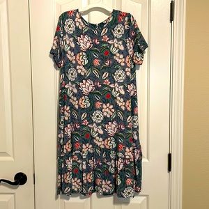 Log dress with ruffle at the bottom